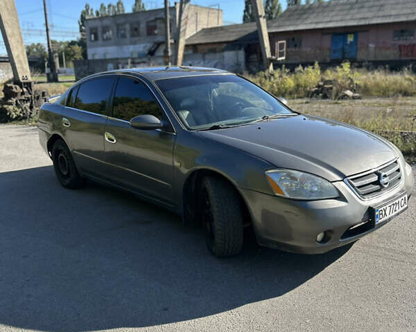 Серый Ниссан Альтима, объемом двигателя 2.5 л и пробегом 251 тыс. км за 3200 $, фото 2 на Automoto.ua