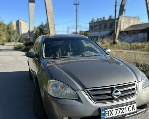 Серый Ниссан Альтима, объемом двигателя 2.5 л и пробегом 251 тыс. км за 3200 $, фото 1 на Automoto.ua