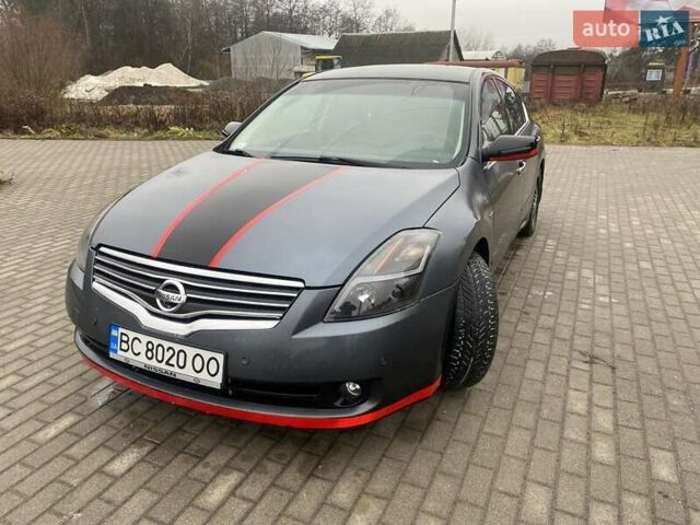 Серый Ниссан Альтима, объемом двигателя 2.49 л и пробегом 240 тыс. км за 4500 $, фото 1 на Automoto.ua