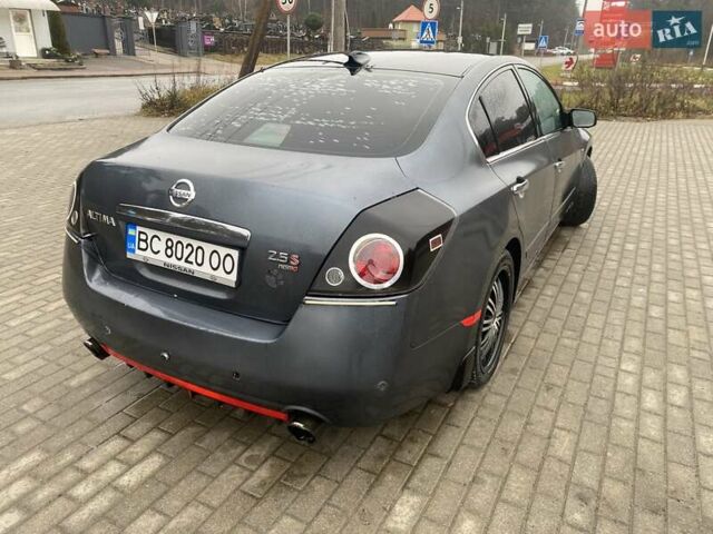 Серый Ниссан Альтима, объемом двигателя 2.49 л и пробегом 240 тыс. км за 4500 $, фото 11 на Automoto.ua