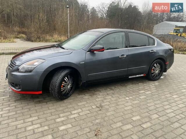 Серый Ниссан Альтима, объемом двигателя 2.49 л и пробегом 240 тыс. км за 4500 $, фото 4 на Automoto.ua