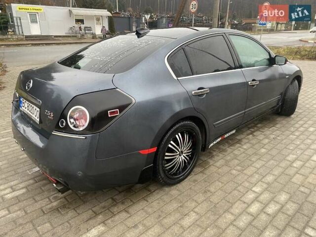 Серый Ниссан Альтима, объемом двигателя 2.49 л и пробегом 240 тыс. км за 4500 $, фото 13 на Automoto.ua