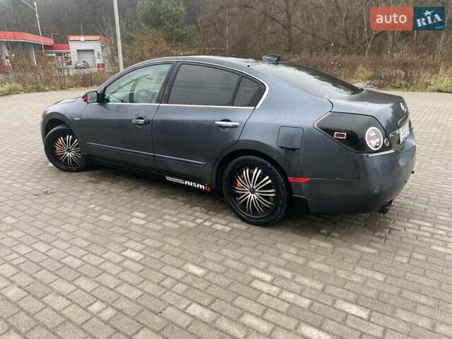 Серый Ниссан Альтима, объемом двигателя 2.49 л и пробегом 240 тыс. км за 4500 $, фото 2 на Automoto.ua