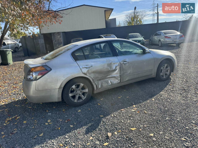 Серый Ниссан Альтима, объемом двигателя 2.49 л и пробегом 300 тыс. км за 2400 $, фото 3 на Automoto.ua