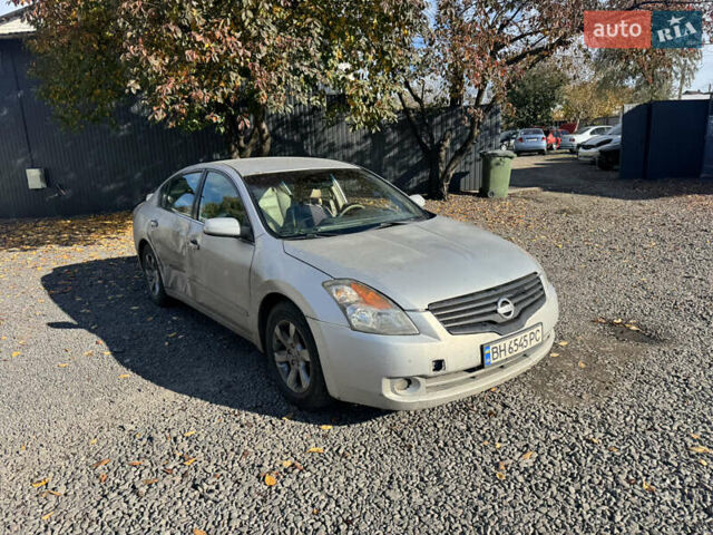 Серый Ниссан Альтима, объемом двигателя 2.49 л и пробегом 300 тыс. км за 2400 $, фото 2 на Automoto.ua