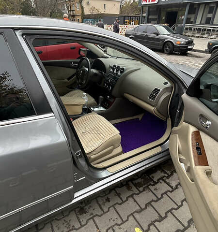 Серый Ниссан Альтима, объемом двигателя 2.5 л и пробегом 229 тыс. км за 6400 $, фото 5 на Automoto.ua