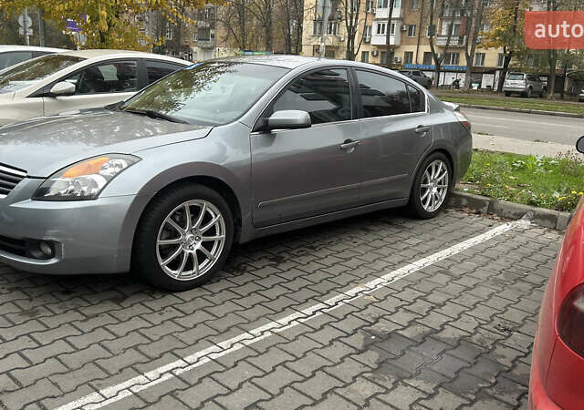 Серый Ниссан Альтима, объемом двигателя 2.5 л и пробегом 229 тыс. км за 6400 $, фото 2 на Automoto.ua
