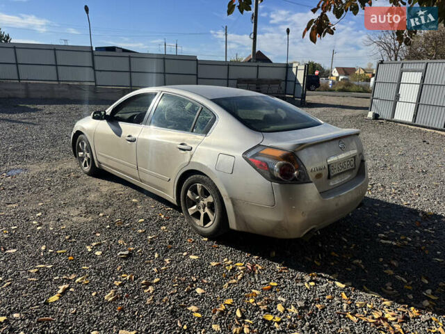 Серый Ниссан Альтима, объемом двигателя 2.49 л и пробегом 300 тыс. км за 2400 $, фото 5 на Automoto.ua