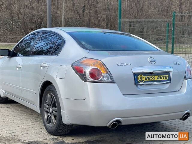 Серый Ниссан Альтима, объемом двигателя 2.5 л и пробегом 285 тыс. км за 6400 $, фото 4 на Automoto.ua