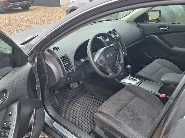 Серый Ниссан Альтима, объемом двигателя 2.5 л и пробегом 183 тыс. км за 6450 $, фото 6 на Automoto.ua