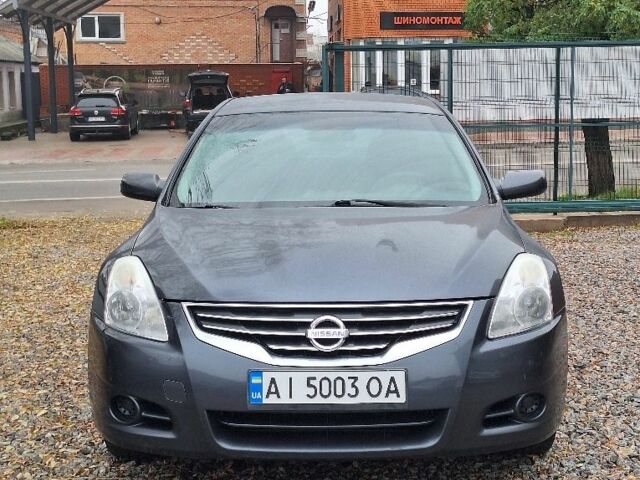 Серый Ниссан Альтима, объемом двигателя 2.5 л и пробегом 183 тыс. км за 6450 $, фото 2 на Automoto.ua