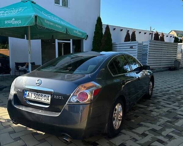 Серый Ниссан Альтима, объемом двигателя 2.49 л и пробегом 180 тыс. км за 6650 $, фото 2 на Automoto.ua