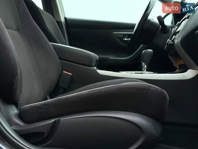 Серый Ниссан Альтима, объемом двигателя 2.49 л и пробегом 211 тыс. км за 9700 $, фото 45 на Automoto.ua