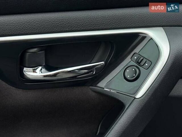 Серый Ниссан Альтима, объемом двигателя 2.49 л и пробегом 211 тыс. км за 9700 $, фото 19 на Automoto.ua