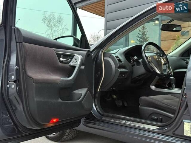 Серый Ниссан Альтима, объемом двигателя 2.49 л и пробегом 211 тыс. км за 9700 $, фото 16 на Automoto.ua