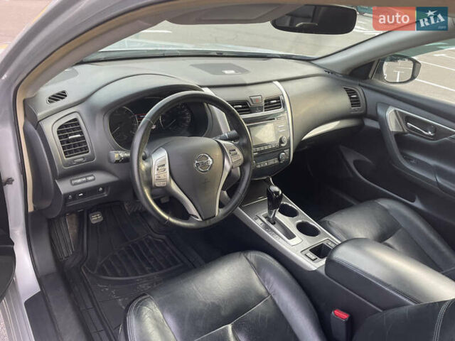 Ниссан Альтима 2013 в Киеве на Automoto.ua Серый Ниссан Альтима, объемом двигателя 2.5 л и пробегом 261 тыс. км за 7250 $, фото 7 на Automoto.ua