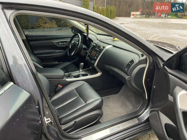 Серый Ниссан Альтима, объемом двигателя 2.5 л и пробегом 273 тыс. км за 9300 $, фото 5 на Automoto.ua