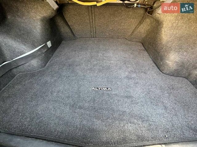 Серый Ниссан Альтима, объемом двигателя 2.5 л и пробегом 235 тыс. км за 7999 $, фото 38 на Automoto.ua