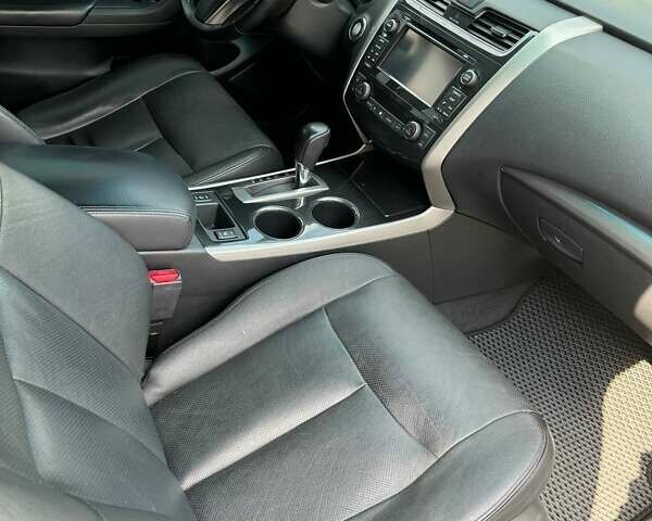 Серый Ниссан Альтима, объемом двигателя 2.5 л и пробегом 235 тыс. км за 7999 $, фото 26 на Automoto.ua