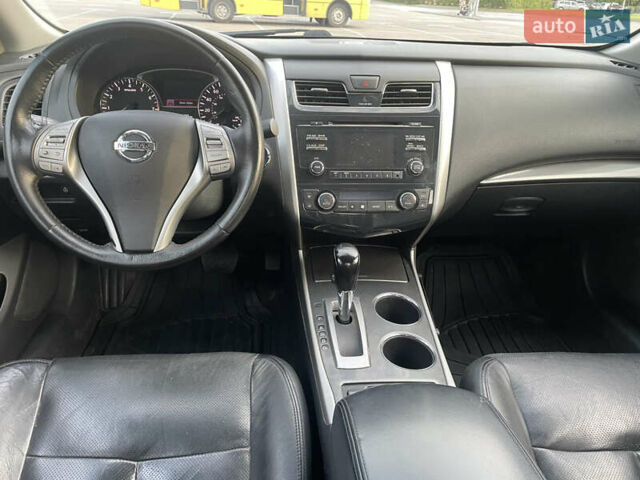 Ниссан Альтима 2013 в Киеве на Automoto.ua Серый Ниссан Альтима, объемом двигателя 2.5 л и пробегом 261 тыс. км за 7250 $, фото 8 на Automoto.ua