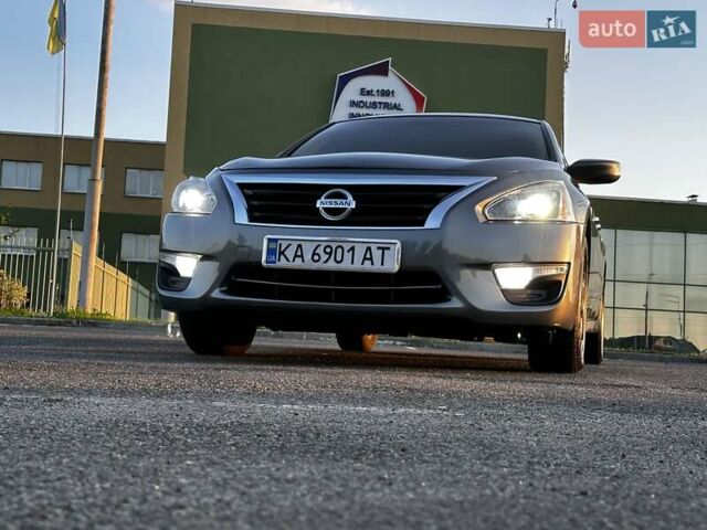 Сірий Ніссан Альтіма, об'ємом двигуна 2.49 л та пробігом 193 тис. км за 10000 $, фото 15 на Automoto.ua