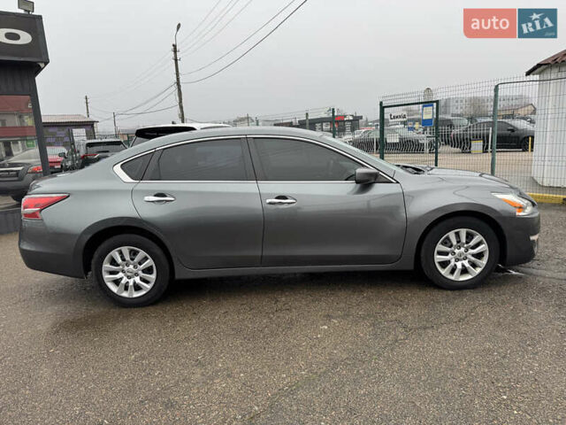 Сірий Ніссан Альтіма, об'ємом двигуна 2.49 л та пробігом 255 тис. км за 10490 $, фото 5 на Automoto.ua