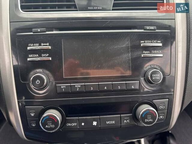 Сірий Ніссан Альтіма, об'ємом двигуна 2.5 л та пробігом 320 тис. км за 8800 $, фото 34 на Automoto.ua