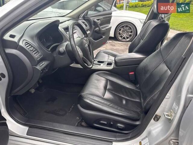 Сірий Ніссан Альтіма, об'ємом двигуна 2.5 л та пробігом 320 тис. км за 8800 $, фото 26 на Automoto.ua