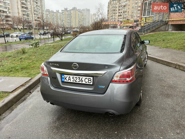 Серый Ниссан Альтима, объемом двигателя 2.49 л и пробегом 136 тыс. км за 8500 $, фото 3 на Automoto.ua
