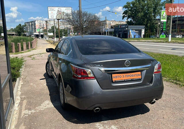Серый Ниссан Альтима, объемом двигателя 2.49 л и пробегом 228 тыс. км за 8900 $, фото 3 на Automoto.ua