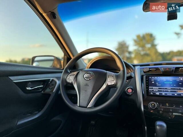 Сірий Ніссан Альтіма, об'ємом двигуна 2.49 л та пробігом 193 тис. км за 10000 $, фото 26 на Automoto.ua