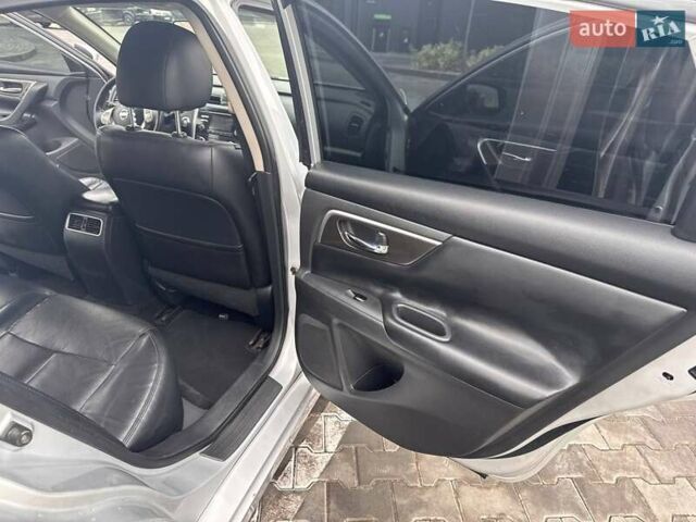 Сірий Ніссан Альтіма, об'ємом двигуна 2.5 л та пробігом 320 тис. км за 8800 $, фото 19 на Automoto.ua