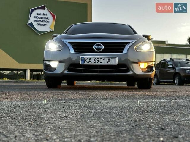 Сірий Ніссан Альтіма, об'ємом двигуна 2.49 л та пробігом 193 тис. км за 10000 $, фото 14 на Automoto.ua