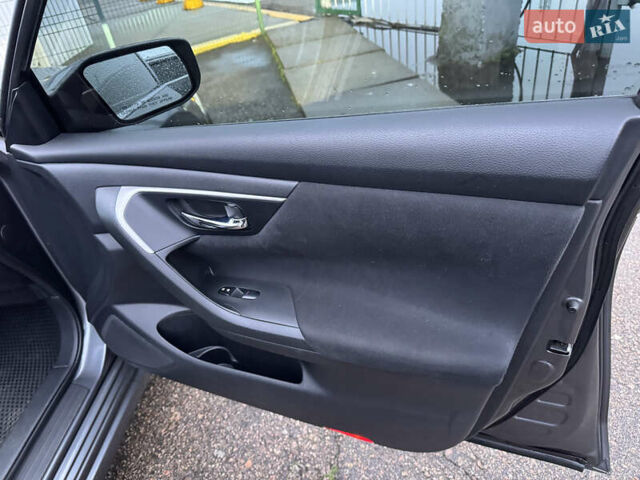 Сірий Ніссан Альтіма, об'ємом двигуна 2.49 л та пробігом 255 тис. км за 10490 $, фото 29 на Automoto.ua