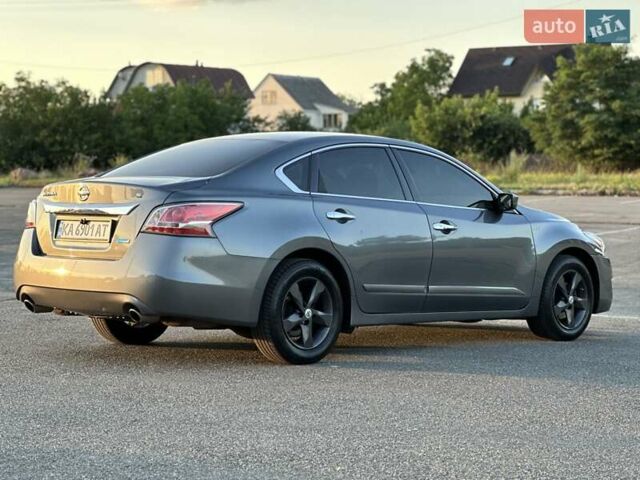 Сірий Ніссан Альтіма, об'ємом двигуна 2.49 л та пробігом 193 тис. км за 10000 $, фото 4 на Automoto.ua
