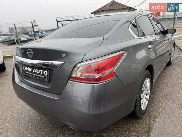 Сірий Ніссан Альтіма, об'ємом двигуна 2.49 л та пробігом 255 тис. км за 10490 $, фото 6 на Automoto.ua