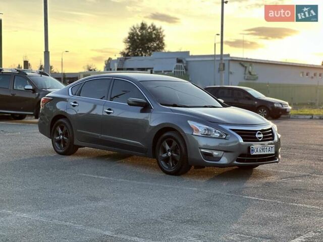 Сірий Ніссан Альтіма, об'ємом двигуна 2.49 л та пробігом 193 тис. км за 10000 $, фото 3 на Automoto.ua