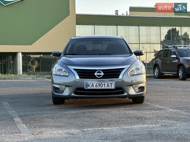 Сірий Ніссан Альтіма, об'ємом двигуна 2.49 л та пробігом 193 тис. км за 10000 $, фото 2 на Automoto.ua