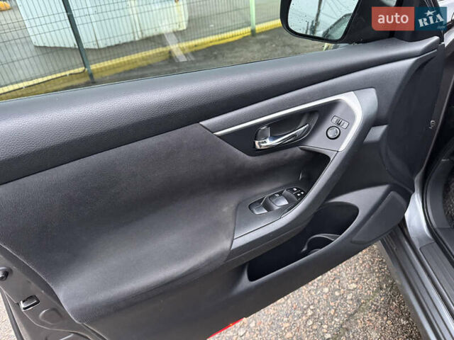 Сірий Ніссан Альтіма, об'ємом двигуна 2.49 л та пробігом 255 тис. км за 10490 $, фото 14 на Automoto.ua