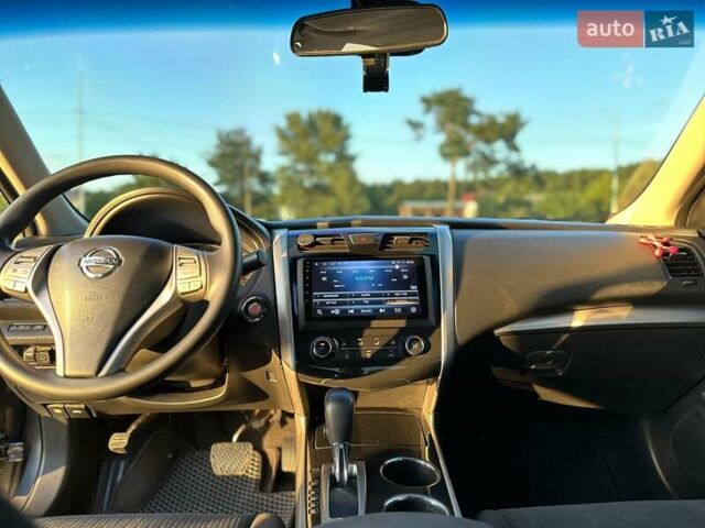 Сірий Ніссан Альтіма, об'ємом двигуна 2.49 л та пробігом 193 тис. км за 10000 $, фото 23 на Automoto.ua