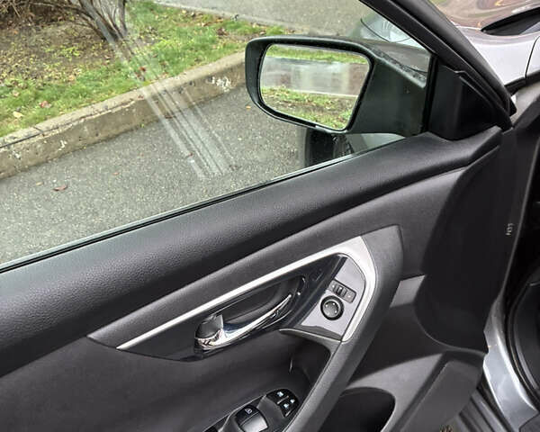 Серый Ниссан Альтима, объемом двигателя 2.49 л и пробегом 136 тыс. км за 8500 $, фото 6 на Automoto.ua