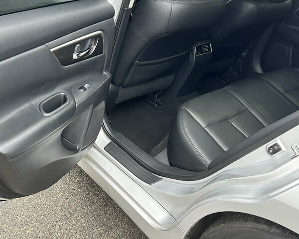 Сірий Ніссан Альтіма, об'ємом двигуна 2.49 л та пробігом 162 тис. км за 11000 $, фото 9 на Automoto.ua