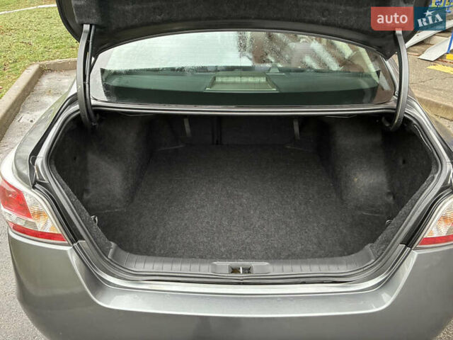 Серый Ниссан Альтима, объемом двигателя 2.49 л и пробегом 136 тыс. км за 8500 $, фото 12 на Automoto.ua