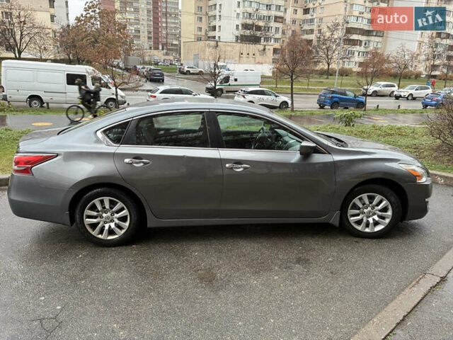 Серый Ниссан Альтима, объемом двигателя 2.49 л и пробегом 136 тыс. км за 8500 $, фото 2 на Automoto.ua