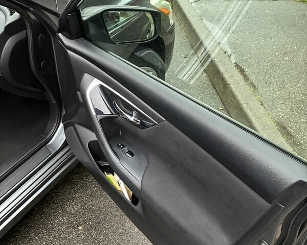 Серый Ниссан Альтима, объемом двигателя 2.49 л и пробегом 136 тыс. км за 8500 $, фото 5 на Automoto.ua