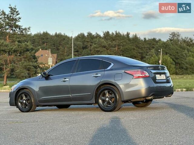 Сірий Ніссан Альтіма, об'ємом двигуна 2.49 л та пробігом 193 тис. км за 10000 $, фото 8 на Automoto.ua