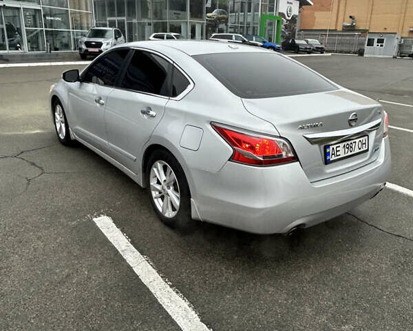 Сірий Ніссан Альтіма, об'ємом двигуна 2.49 л та пробігом 162 тис. км за 11000 $, фото 3 на Automoto.ua