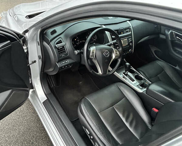 Сірий Ніссан Альтіма, об'ємом двигуна 2.49 л та пробігом 162 тис. км за 11000 $, фото 10 на Automoto.ua