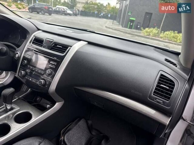 Сірий Ніссан Альтіма, об'ємом двигуна 2.5 л та пробігом 320 тис. км за 8800 $, фото 12 на Automoto.ua