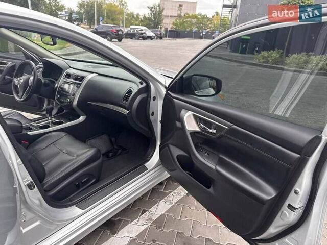 Сірий Ніссан Альтіма, об'ємом двигуна 2.5 л та пробігом 320 тис. км за 8800 $, фото 13 на Automoto.ua